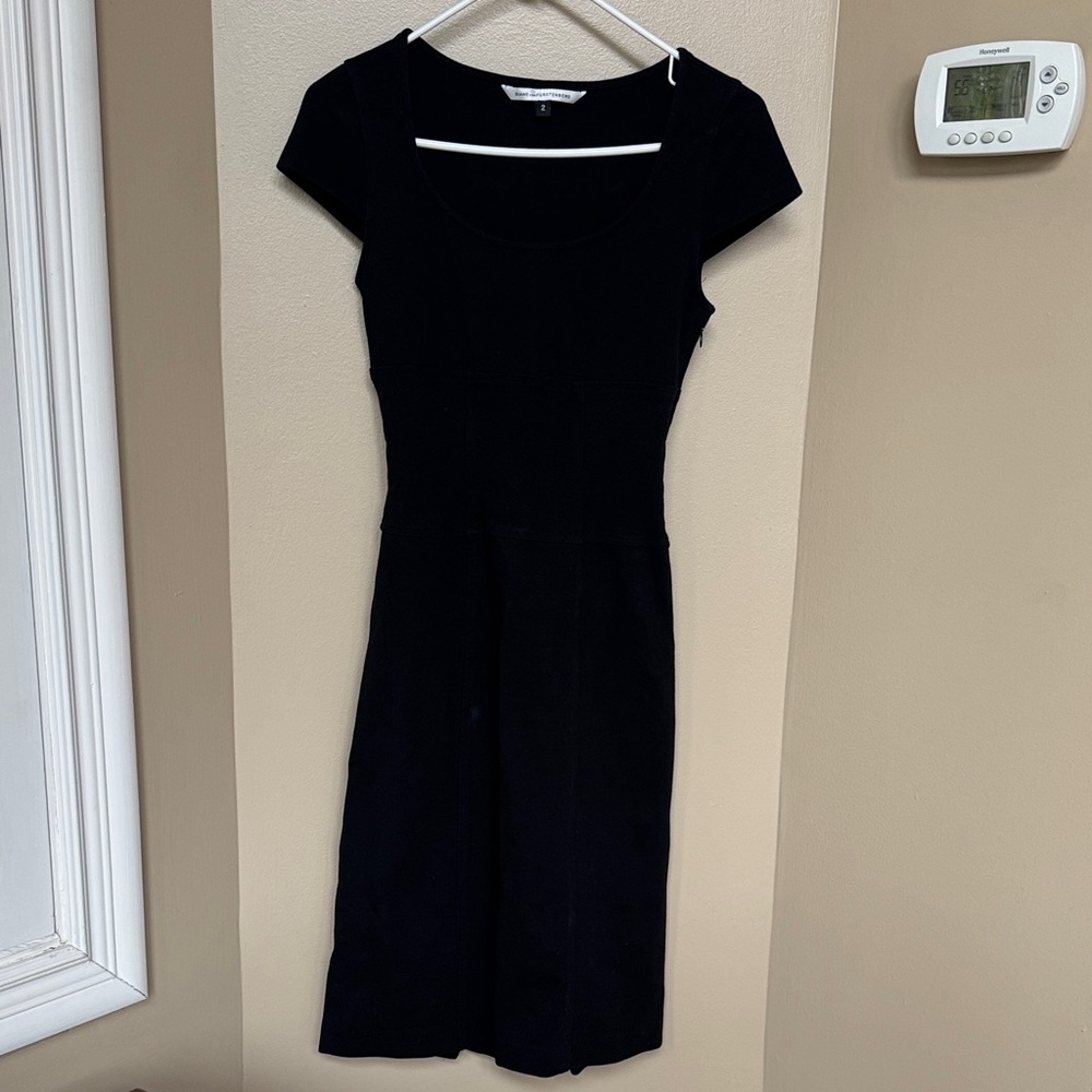 Diane von Furstenberg Elegant Black Cap Sleeve A Line Dress sz 2 good condition